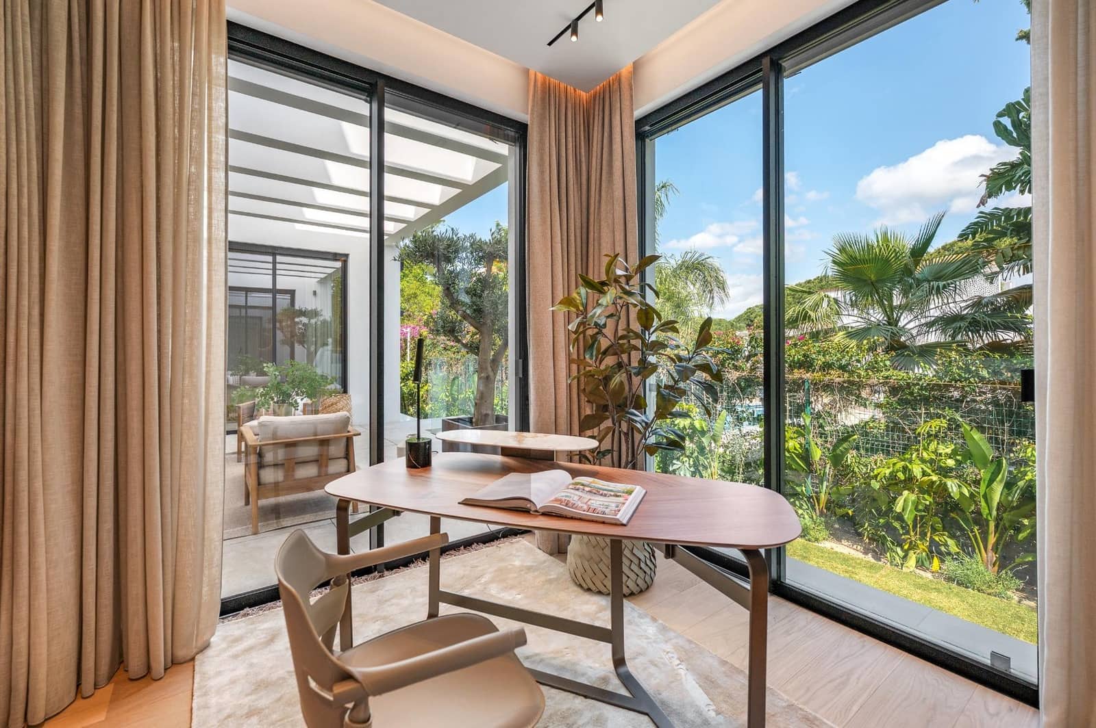 6 bedroom Villa for sale in Marbella with pool garage - € 4,995,000 (Ref: 9849494)