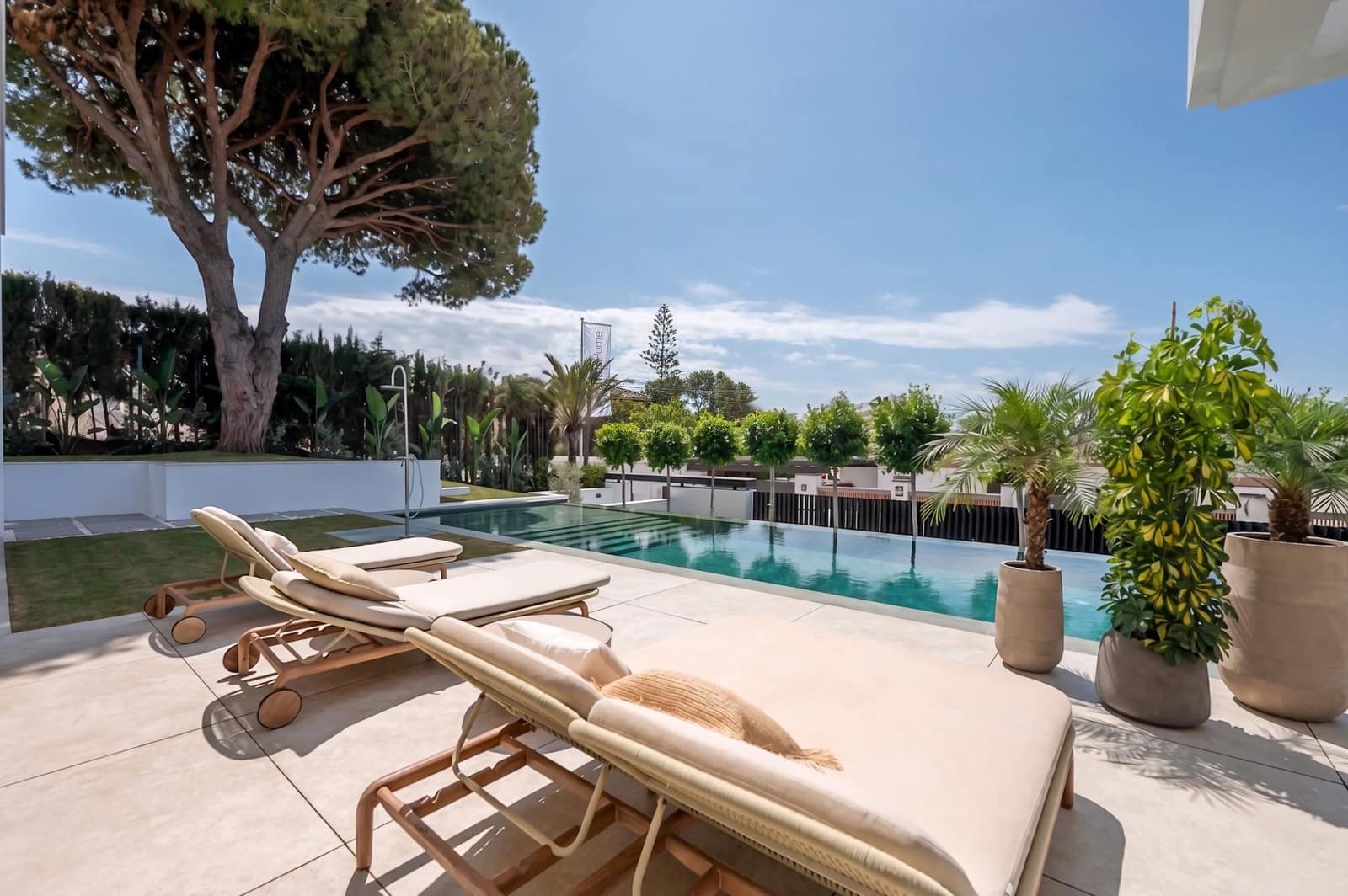 6 bedroom Villa for sale in Marbella with pool garage - € 4,995,000 (Ref: 9849494)