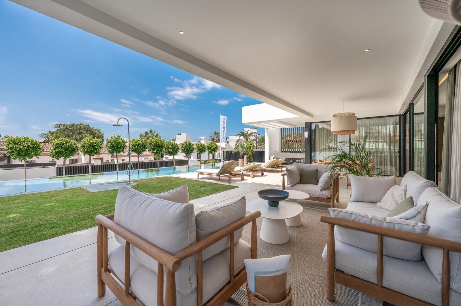 6 bedroom Villa for sale in Marbella with pool garage - € 4,995,000 (Ref: 9849494)