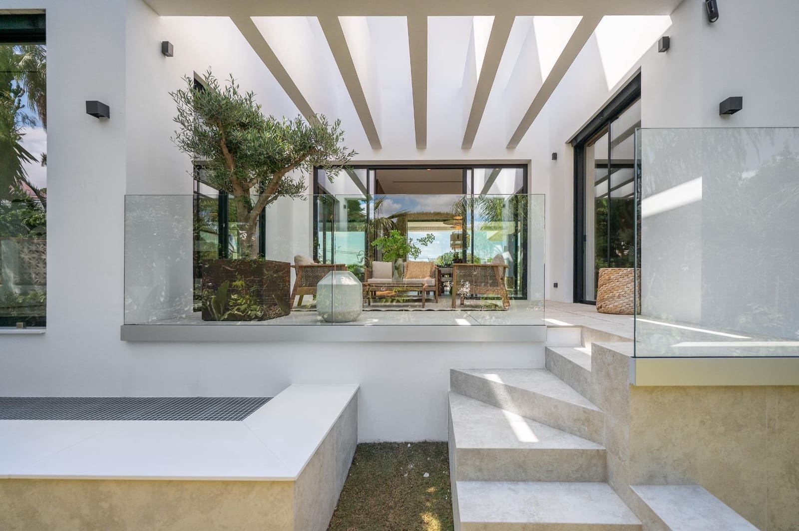 6 bedroom Villa for sale in Marbella with pool garage - € 4,995,000 (Ref: 9849494)