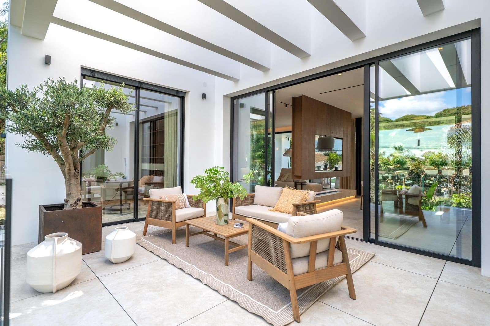 6 bedroom Villa for sale in Marbella with pool garage - € 4,995,000 (Ref: 9849494)