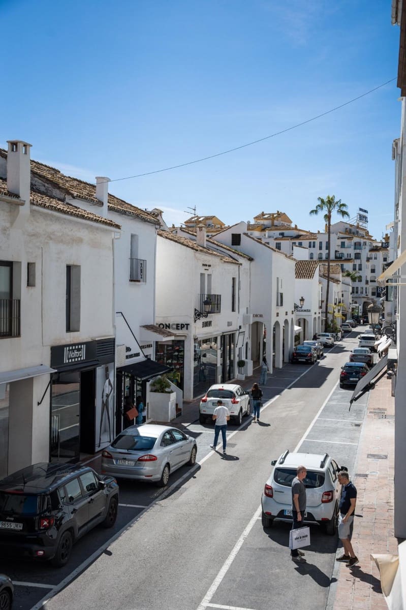 2 bedroom Apartment for sale in Marbella - € 1,245,000 (Ref: 9861956)