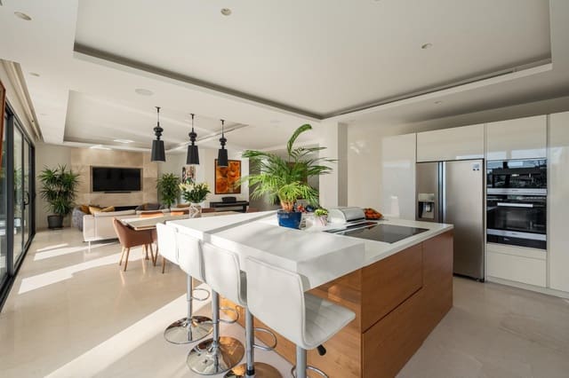 6 makuuhuone Huvila myytävänä paikassa Las Brisas, Marbella mukana uima-altaan 
autotalli - 3 980 000 € (Ref: 9871907)