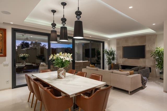 6 makuuhuone Huvila myytävänä paikassa Las Brisas, Marbella mukana uima-altaan 
autotalli - 3 980 000 € (Ref: 9871907)