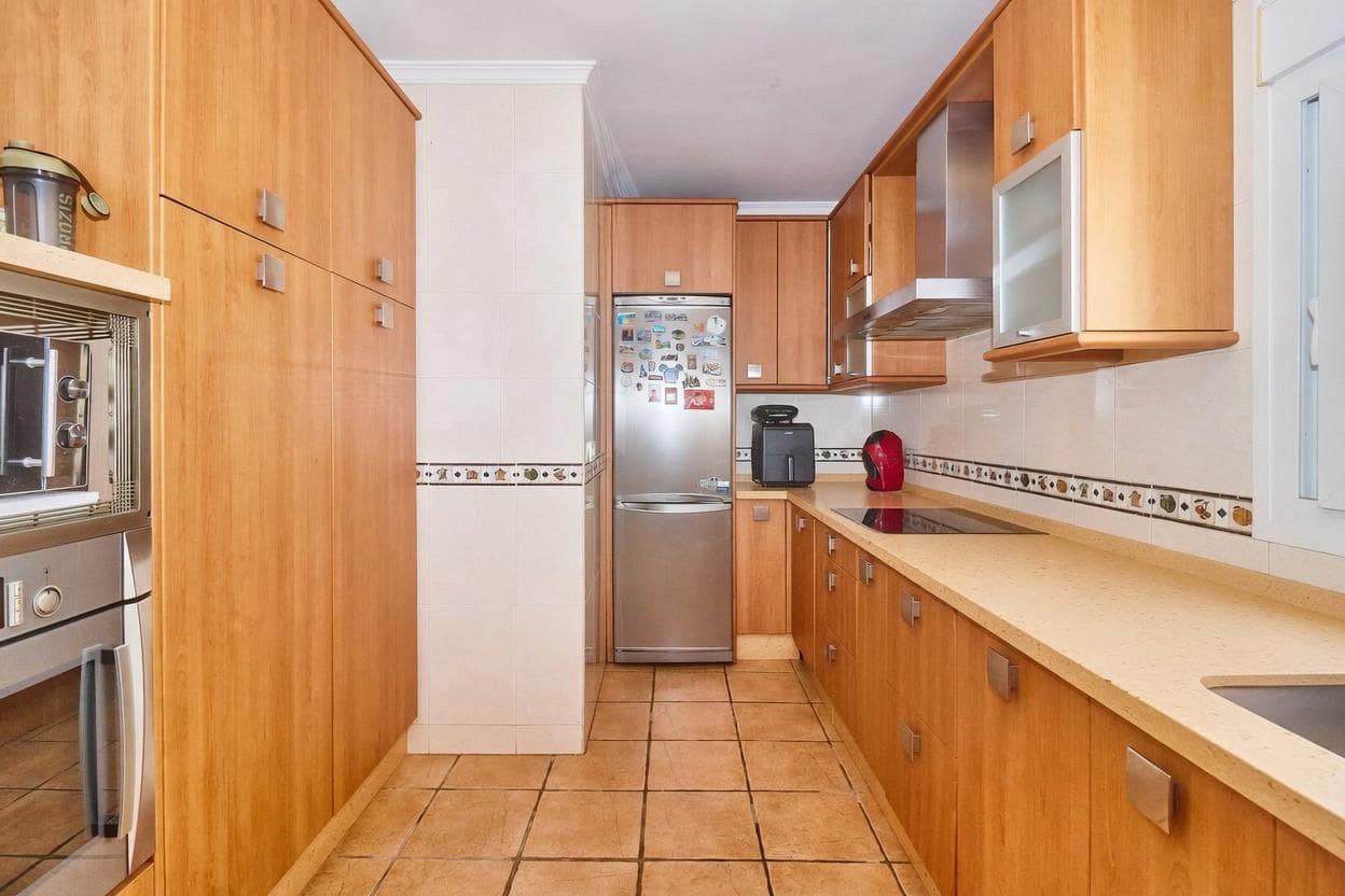 4 chambre Villa/Maison Mitoyenne à vendre à Fuengirola avec piscine - 690 000 € (Ref: 9913267)