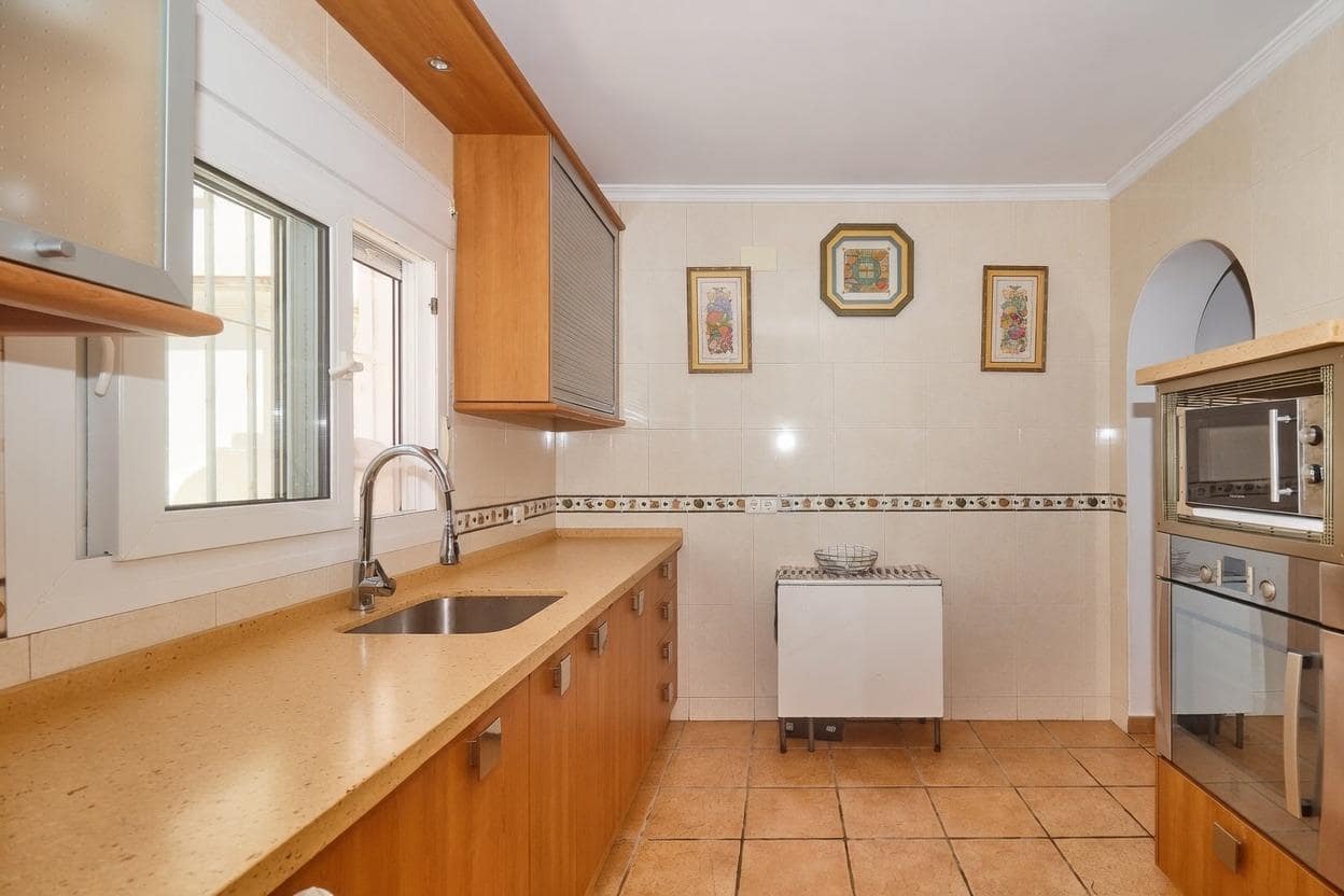 4 chambre Villa/Maison Mitoyenne à vendre à Fuengirola avec piscine - 690 000 € (Ref: 9913267)