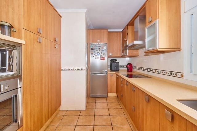 4 chambre Villa/Maison Mitoyenne à vendre à Fuengirola avec piscine - 690 000 € (Ref: 9913267)