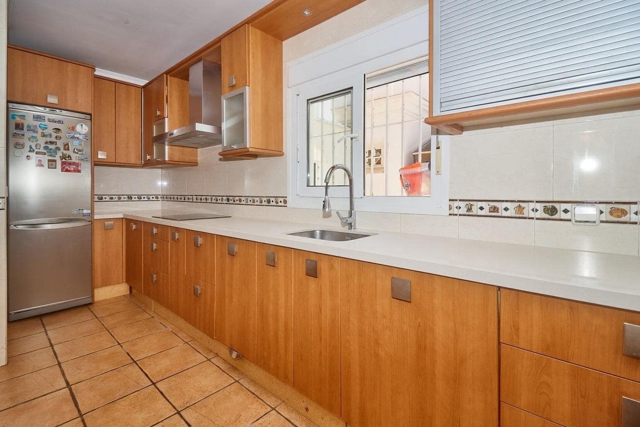 4 chambre Villa/Maison Mitoyenne à vendre à Fuengirola avec piscine - 690 000 € (Ref: 9913267)