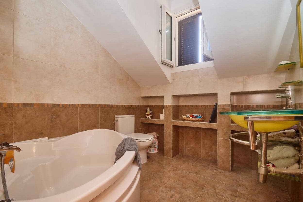4 chambre Villa/Maison Mitoyenne à vendre à Fuengirola avec piscine - 690 000 € (Ref: 9913267)