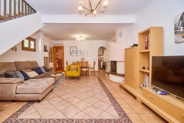 4 chambre Villa/Maison Mitoyenne à vendre à Fuengirola avec piscine - 690 000 € (Ref: 9913267)