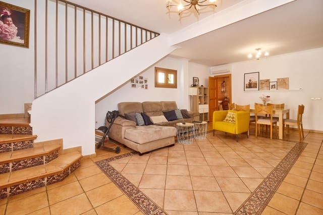 4 chambre Villa/Maison Mitoyenne à vendre à Fuengirola avec piscine - 690 000 € (Ref: 9913267)