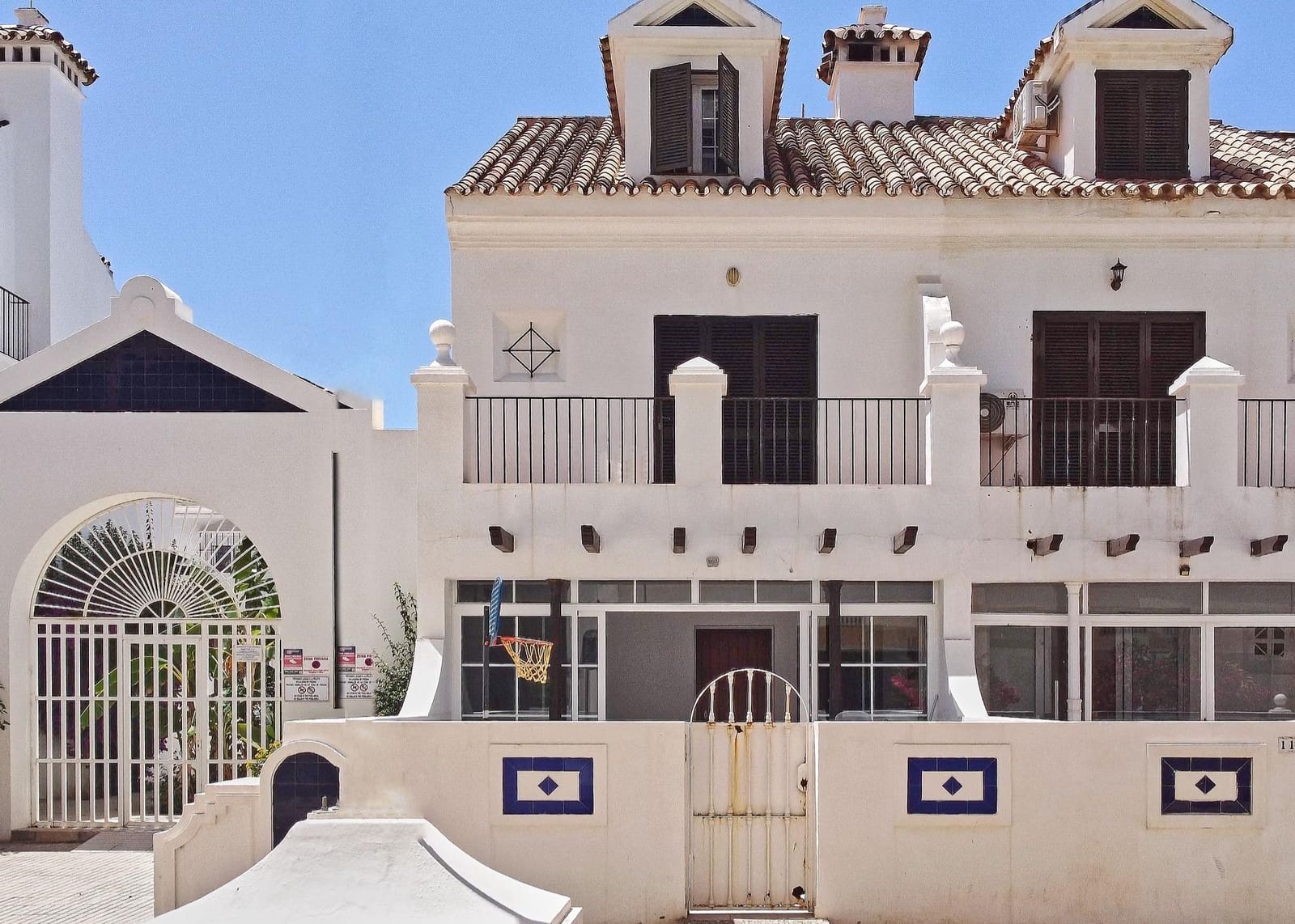 4 chambre Villa/Maison Mitoyenne à vendre à Fuengirola avec piscine - 690 000 € (Ref: 9913267)
