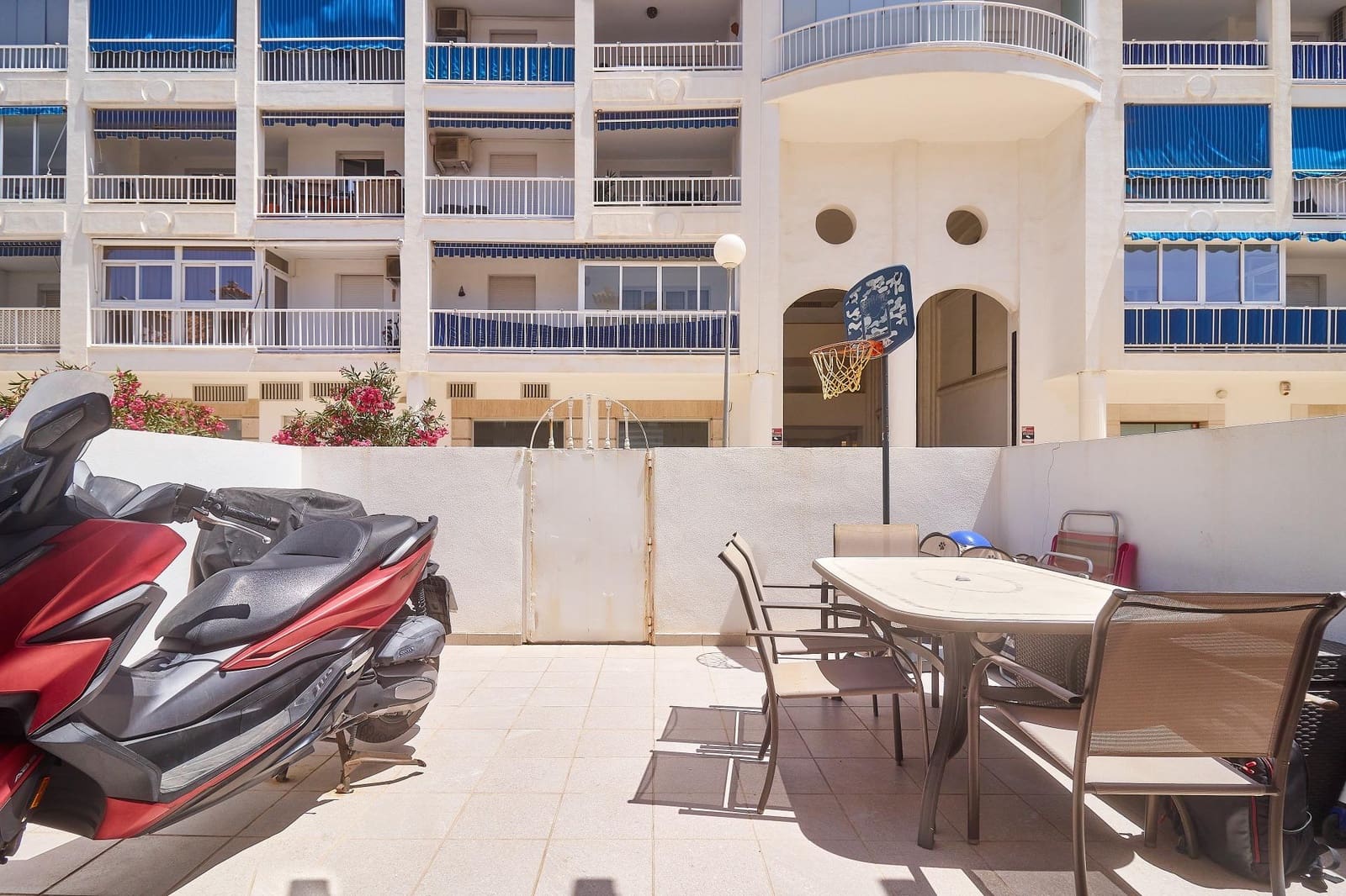4 chambre Villa/Maison Mitoyenne à vendre à Fuengirola avec piscine - 690 000 € (Ref: 9913267)