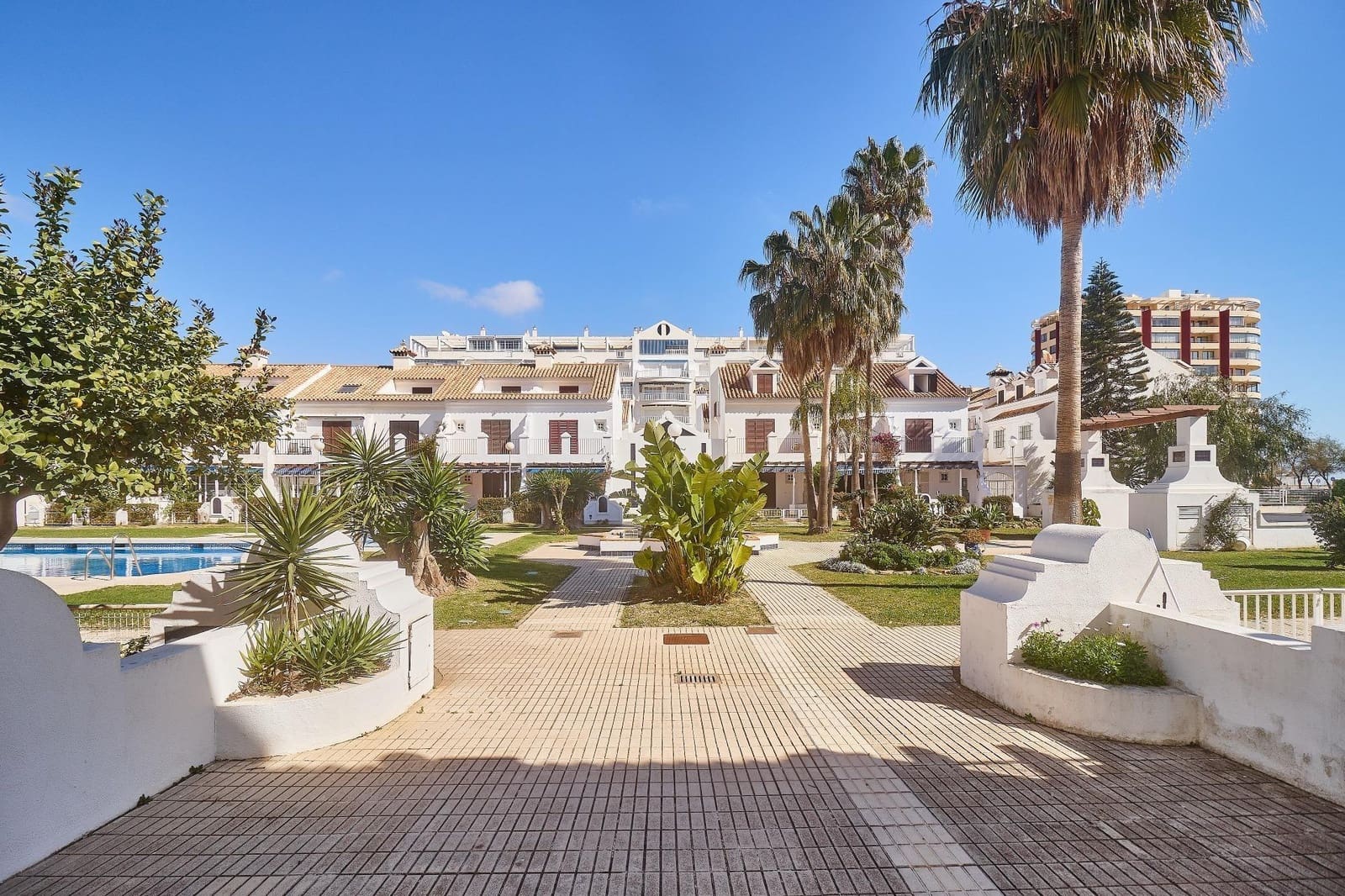 4 chambre Villa/Maison Mitoyenne à vendre à Fuengirola avec piscine - 690 000 € (Ref: 9913267)