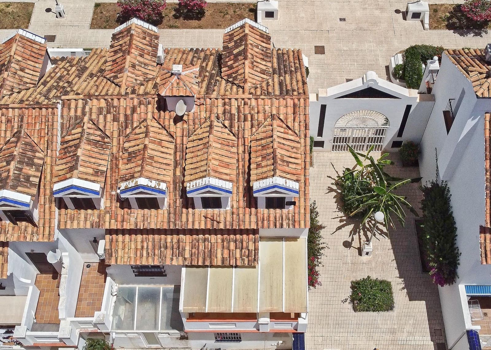 4 chambre Villa/Maison Mitoyenne à vendre à Fuengirola avec piscine - 690 000 € (Ref: 9913267)