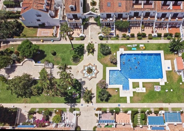4 chambre Villa/Maison Mitoyenne à vendre à Fuengirola avec piscine - 690 000 € (Ref: 9913267)