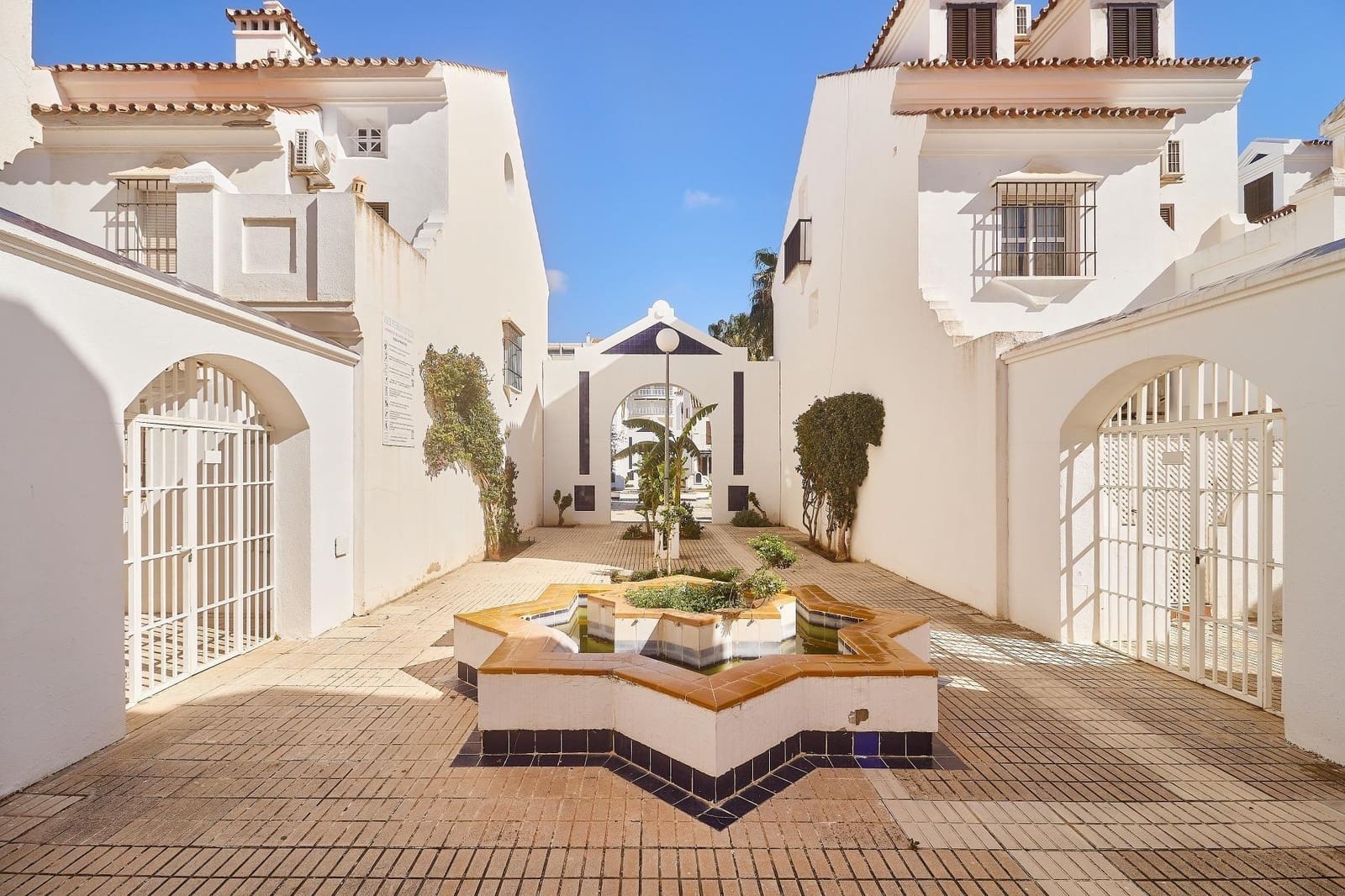 4 chambre Villa/Maison Mitoyenne à vendre à Fuengirola avec piscine - 690 000 € (Ref: 9913267)
