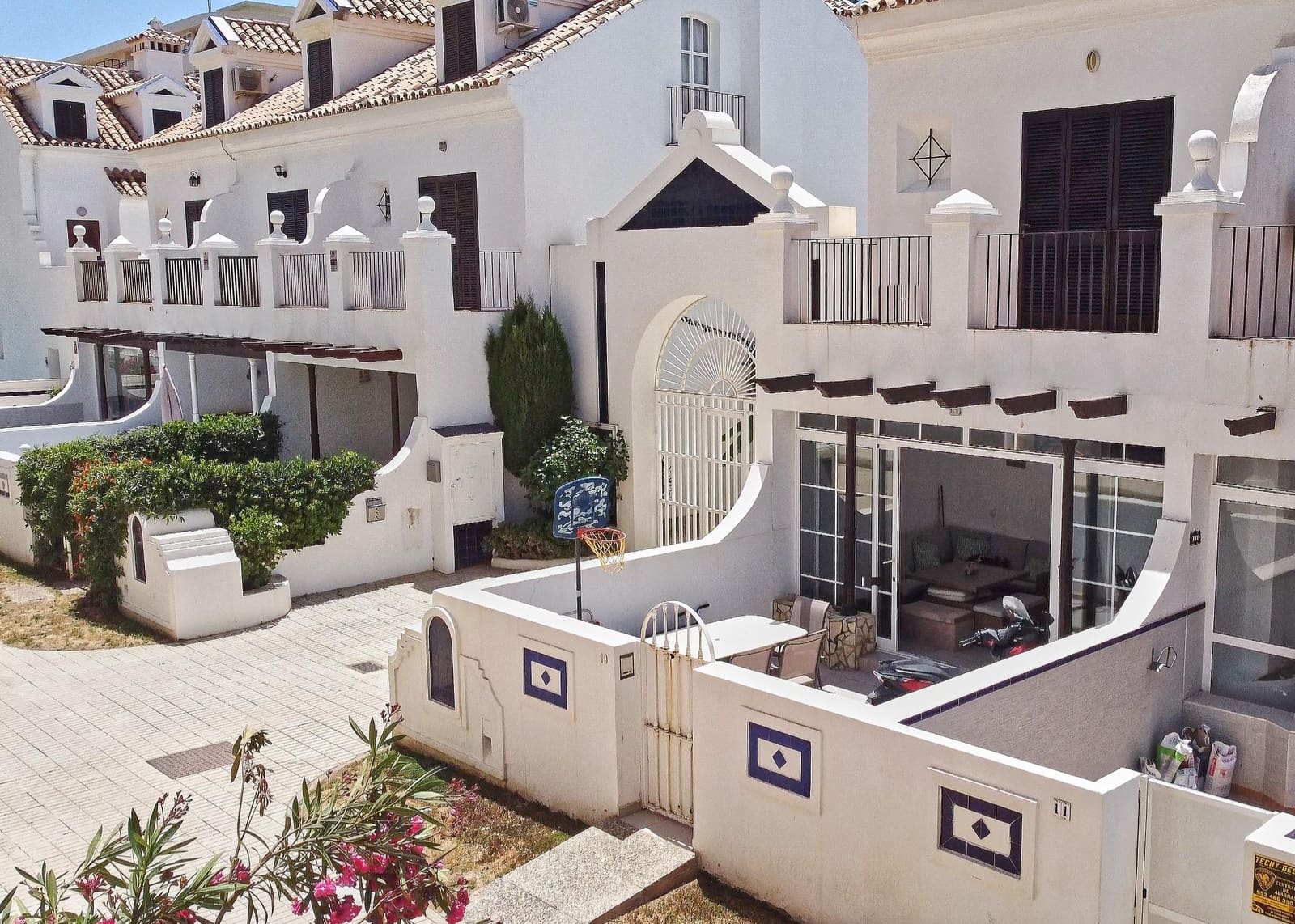 4 chambre Villa/Maison Mitoyenne à vendre à Fuengirola avec piscine - 690 000 € (Ref: 9913267)
