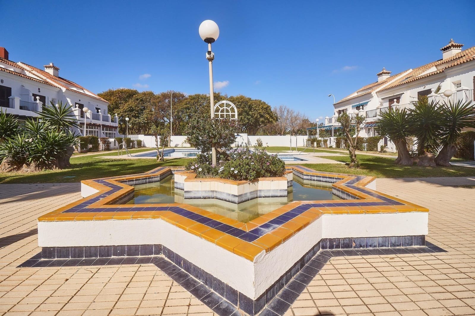 4 chambre Villa/Maison Mitoyenne à vendre à Fuengirola avec piscine - 690 000 € (Ref: 9913267)