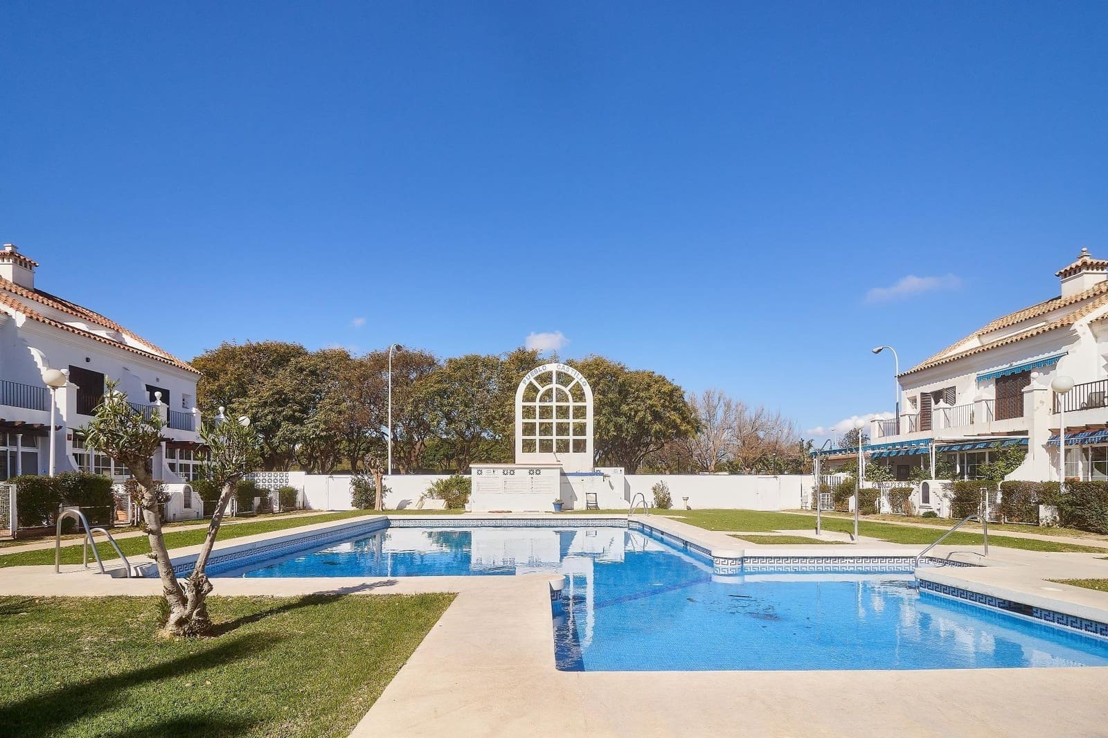 4 chambre Villa/Maison Mitoyenne à vendre à Fuengirola avec piscine - 690 000 € (Ref: 9913267)