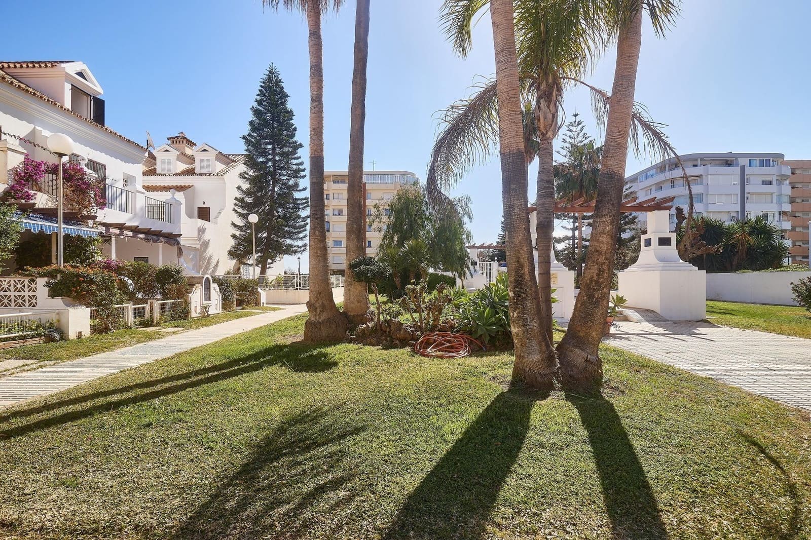4 chambre Villa/Maison Mitoyenne à vendre à Fuengirola avec piscine - 690 000 € (Ref: 9913267)