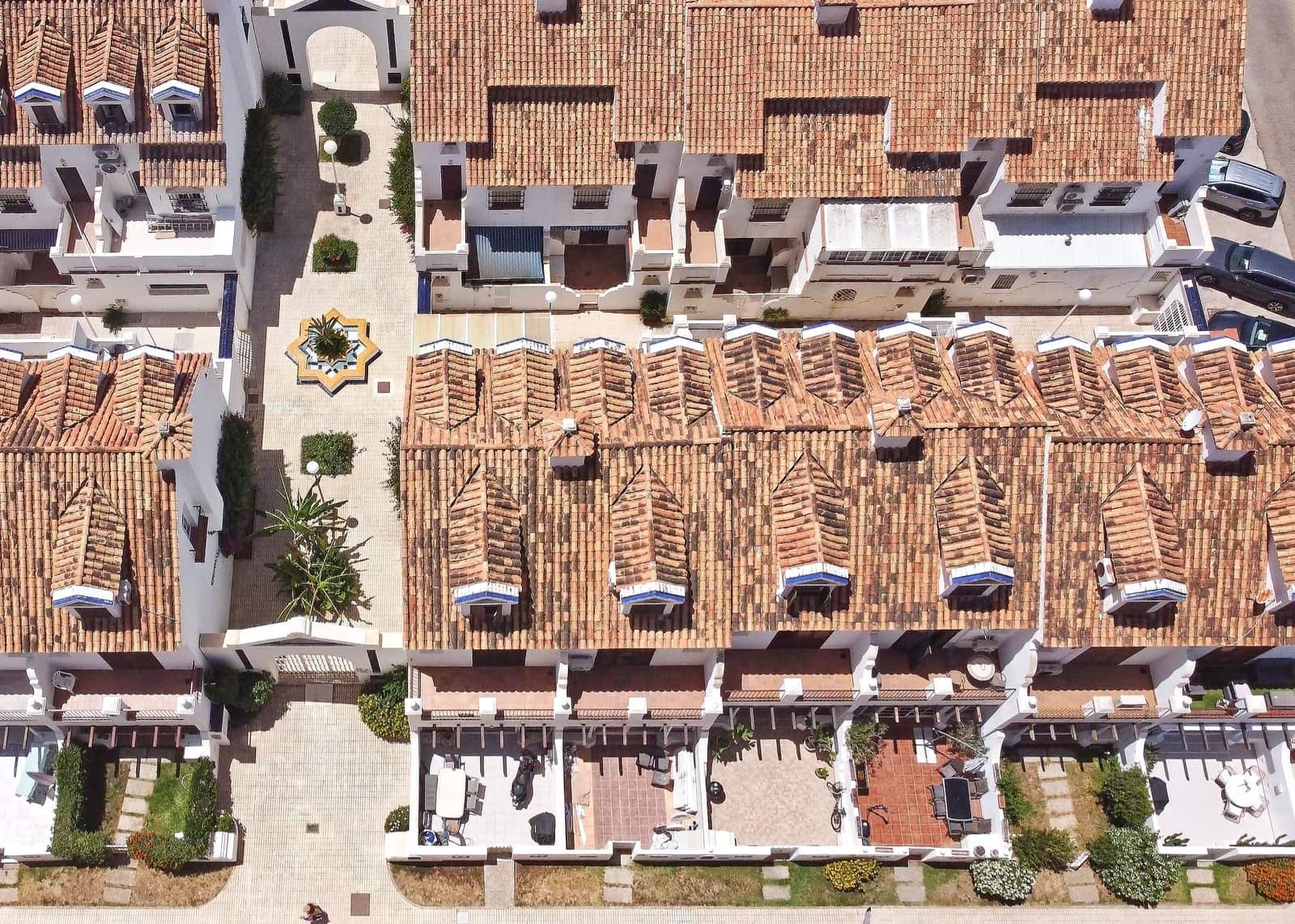 4 chambre Villa/Maison Mitoyenne à vendre à Fuengirola avec piscine - 690 000 € (Ref: 9913267)