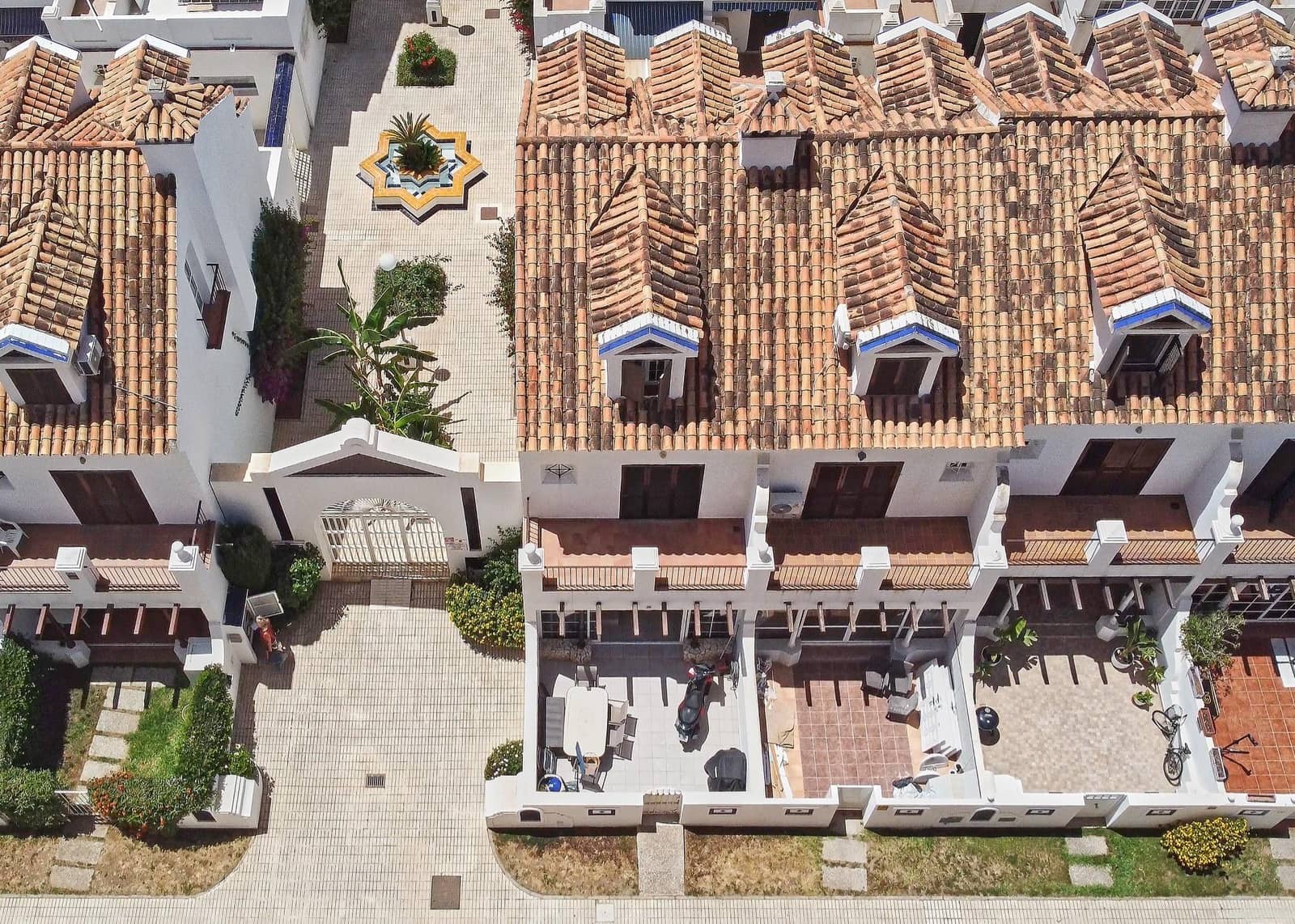 4 chambre Villa/Maison Mitoyenne à vendre à Fuengirola avec piscine - 690 000 € (Ref: 9913267)