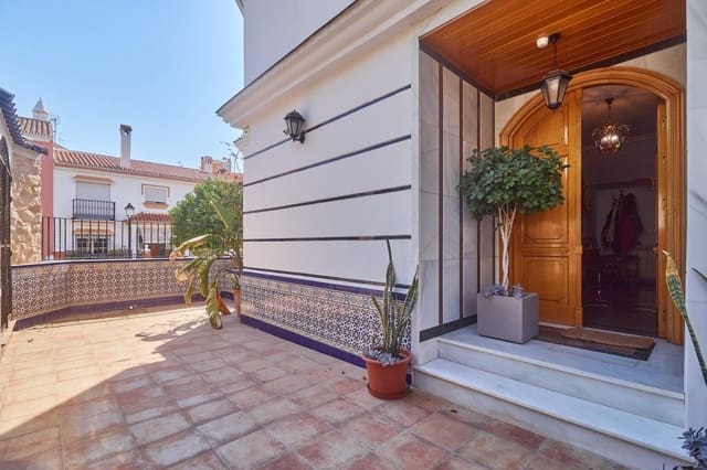 5 sovrum Villa till salu i Fuengirola - 895 000 € (Ref: 9940058)