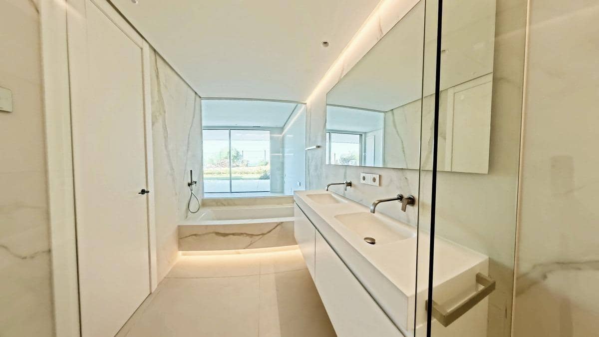 3 soveværelse Lejlighed til salg i La Mairena med swimmingpool garage - € 985.000 (Ref: 9985051)