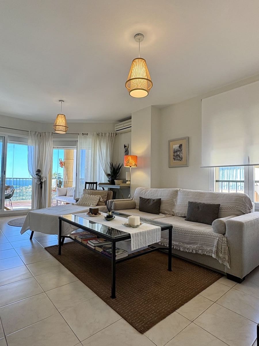 2 soverom Leilighet til salgs i Riviera del Sol med svømmebasseng garasje - € 329 000 (Ref: 10118596)