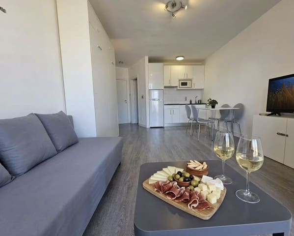 Appartement te koop in Benalmadena Costa, Benalmádena met zwembad - € 195.000 (Ref: 10118599)