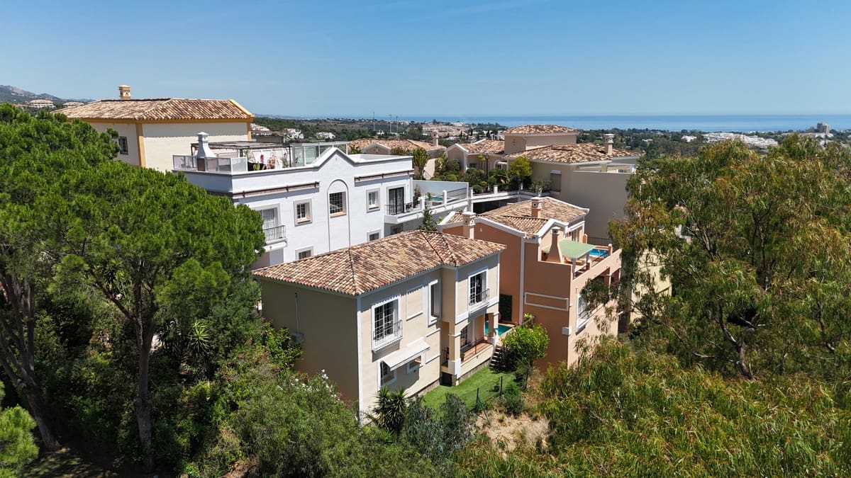 3 soveværelse Villa til salg i Nueva Andalucia med swimmingpool garage - € 1.295.000 (Ref: 10148259)