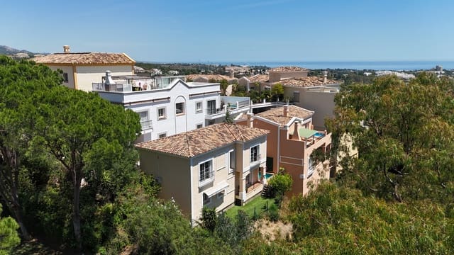 3 soverom Villa til salgs i Nueva Andalucia, Marbella med svømmebasseng garasje - € 1 295 000 (Ref: 10148259)
