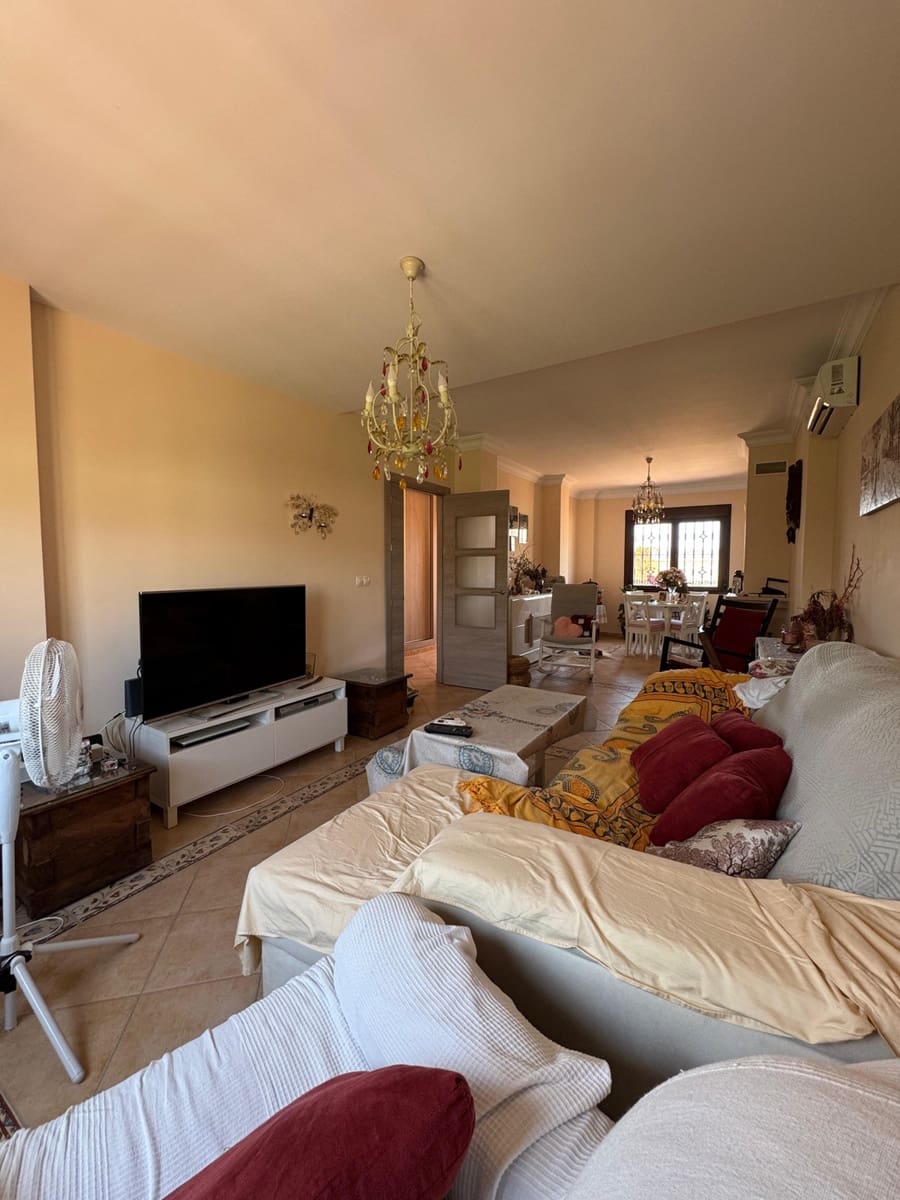 4 bedroom Villa for sale in Casabermeja with garage - € 449,000 (Ref: 10168006)