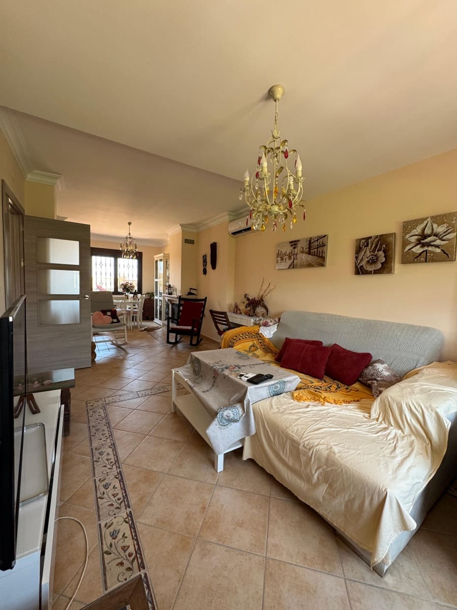 4 bedroom Villa for sale in Casabermeja with garage - € 449,000 (Ref: 10168006)