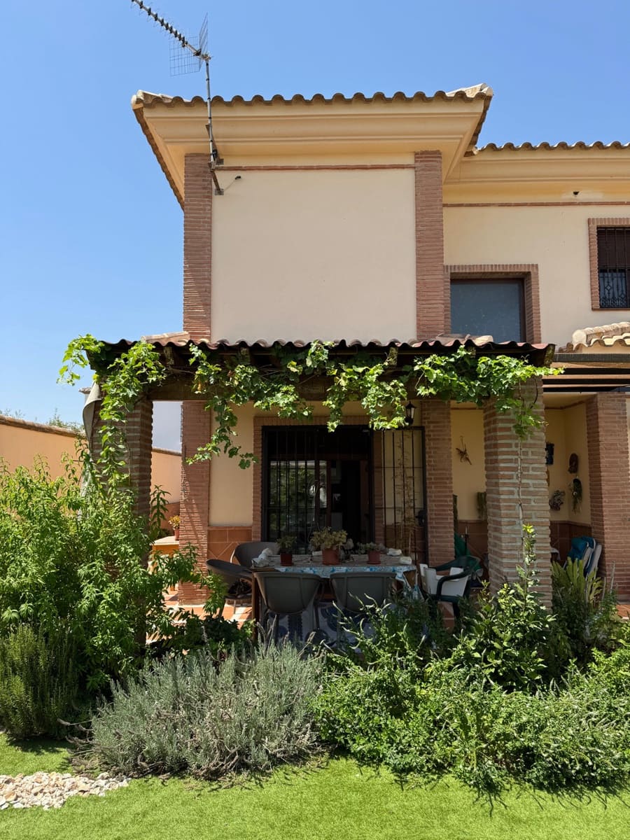 4 bedroom Villa for sale in Casabermeja with garage - € 449,000 (Ref: 10168006)