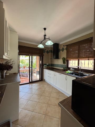 4 soveværelse Villa til salg i Casabermeja med garage - € 449.000 (Ref: 10168006)