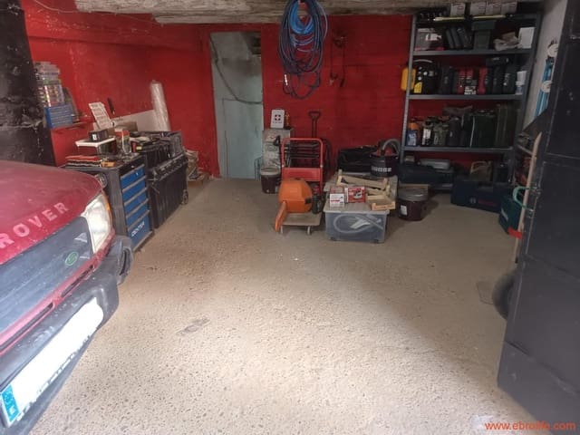8 bedroom Townhouse for sale in Sástago with garage - € 135,000 (Ref: 10090894)
