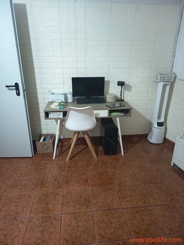 8 bedroom Townhouse for sale in Sástago with garage - € 135,000 (Ref: 10090894)