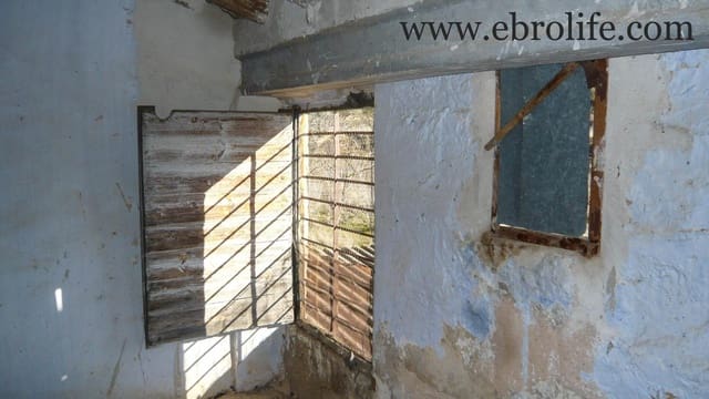 6 bedroom Finca/Country House for sale in Maella - € 170,000 (Ref: 5742820)