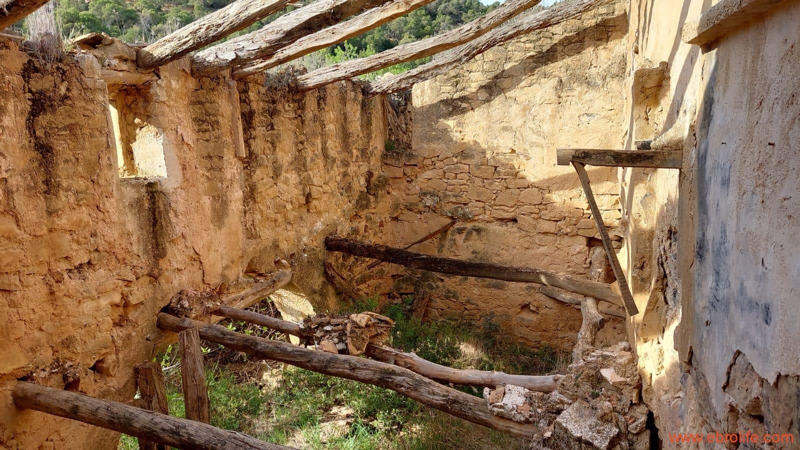 Finca/Landehus til salg i Alcaniz - € 36.000 (Ref: 7744517)