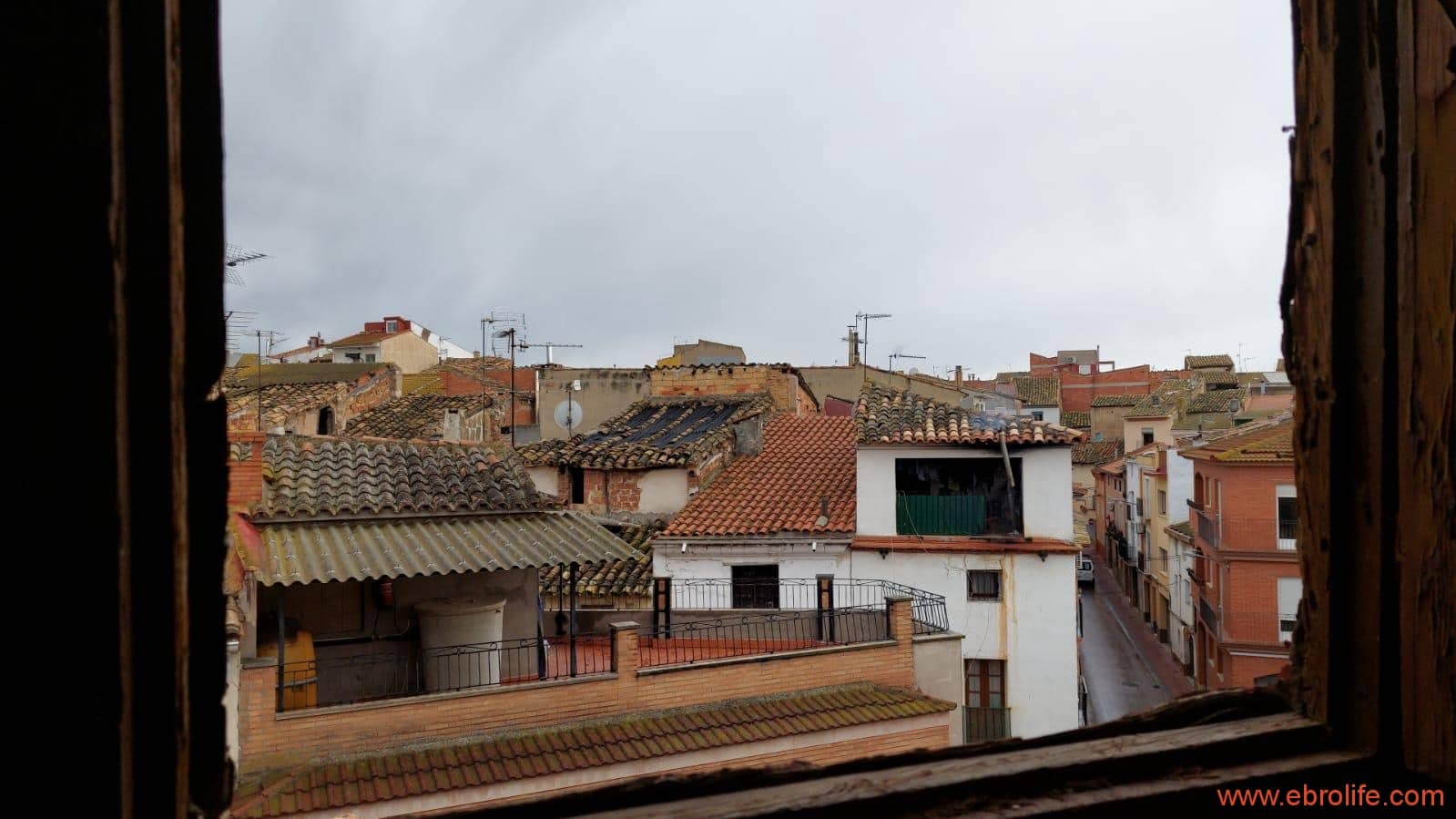 6 soveværelse Byhus til salg i Caspe med garage - € 90.000 (Ref: 8399773)