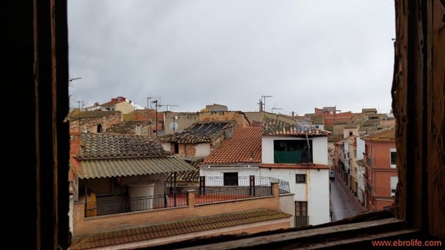 6 soveværelse Byhus til salg i Caspe med garage - € 90.000 (Ref: 8399773)