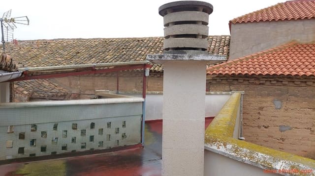 6 soveværelse Byhus til salg i Caspe med garage - € 90.000 (Ref: 8399773)