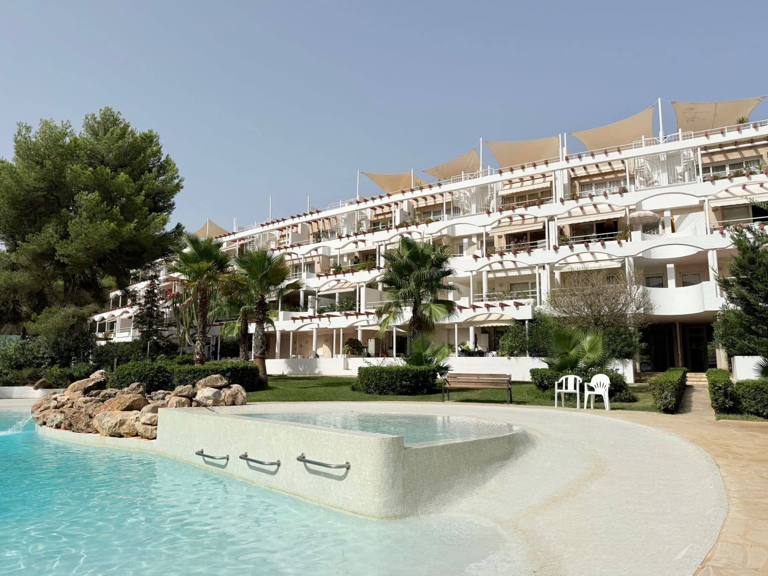 2 sovrum Lägenhet att hyra i Cala Llenya med pool - 2 100 € (Ref: 10013375)