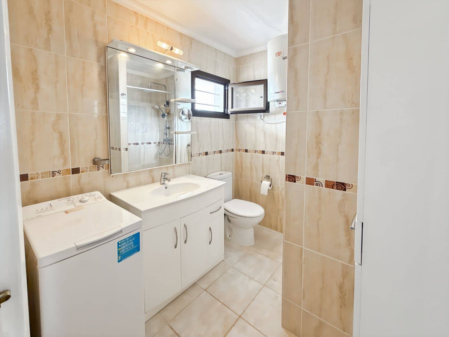 Leilighet til leie i Santa Eulalia / Santa Eularia - € 1 200 (Ref: 10041170)