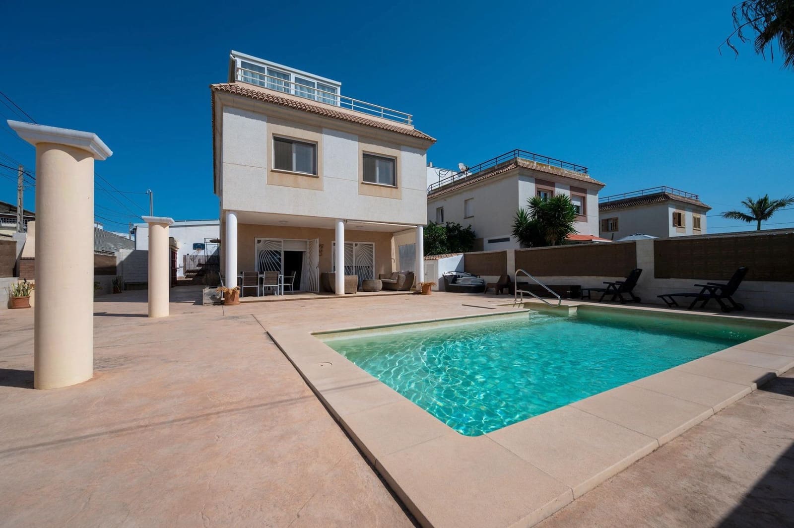 4 quarto Moradia para venda em Nuestra Senora de Jesus com piscina garagem - 1 300 000 € (Ref: 10043063)