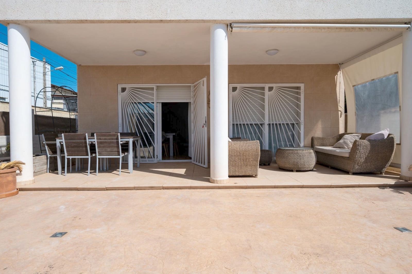 4 quarto Moradia para venda em Nuestra Senora de Jesus com piscina garagem - 1 300 000 € (Ref: 10043063)