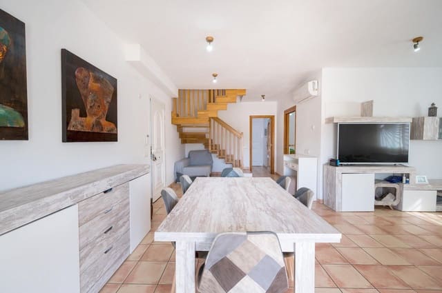 4 quarto Moradia para venda em Nuestra Señora de Jesus, Santa Eulalia / Santa Eularia com piscina garagem - 1 300 000 € (Ref: 10043063)