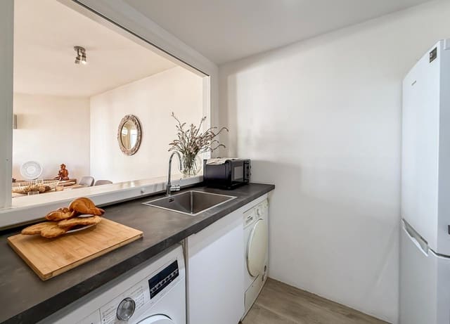 2 slaapkamer Appartement te huur in Ibiza dorp met zwembad - € 1.500 (Ref: 10098456)